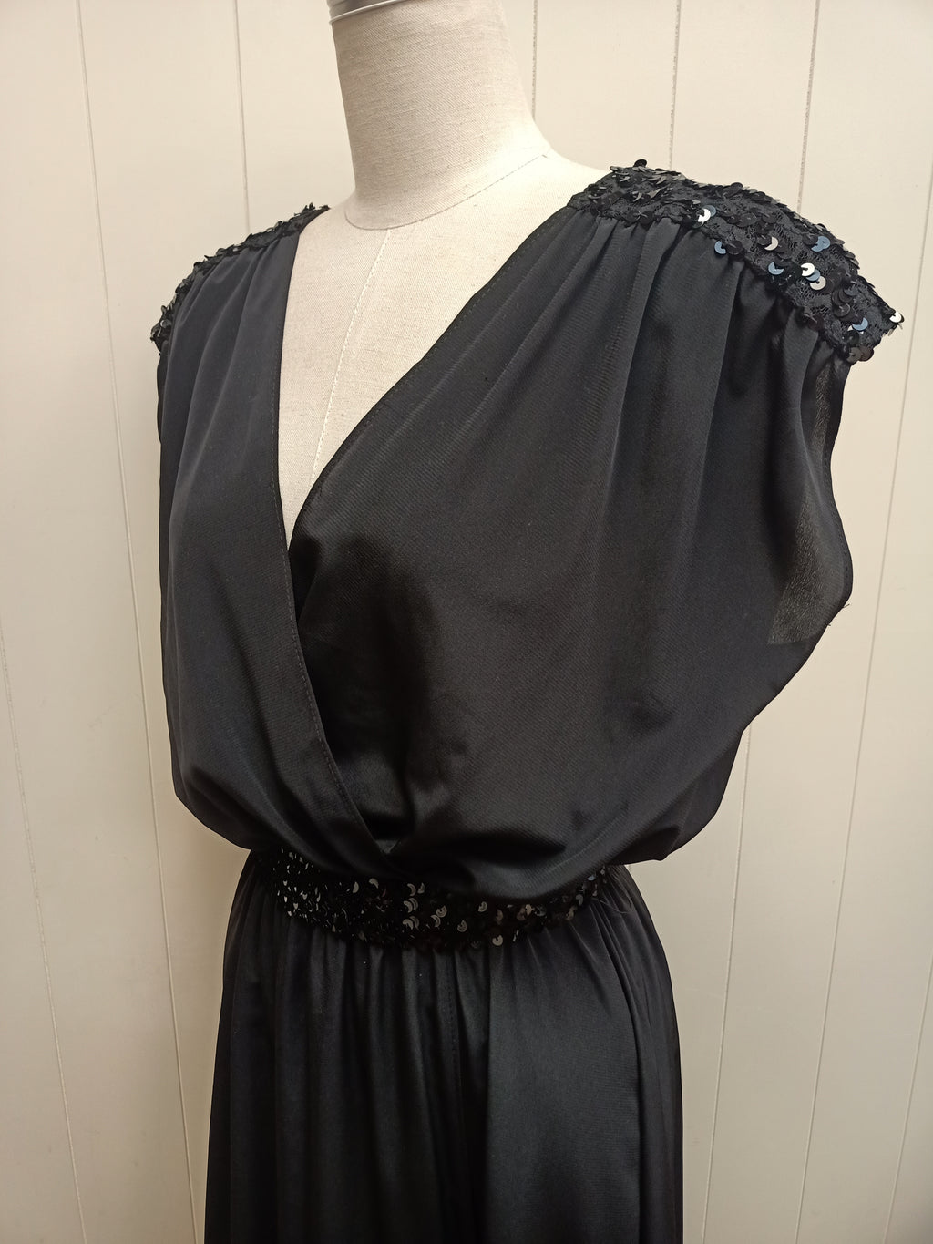 Vintage Chique Sequin Black Dress