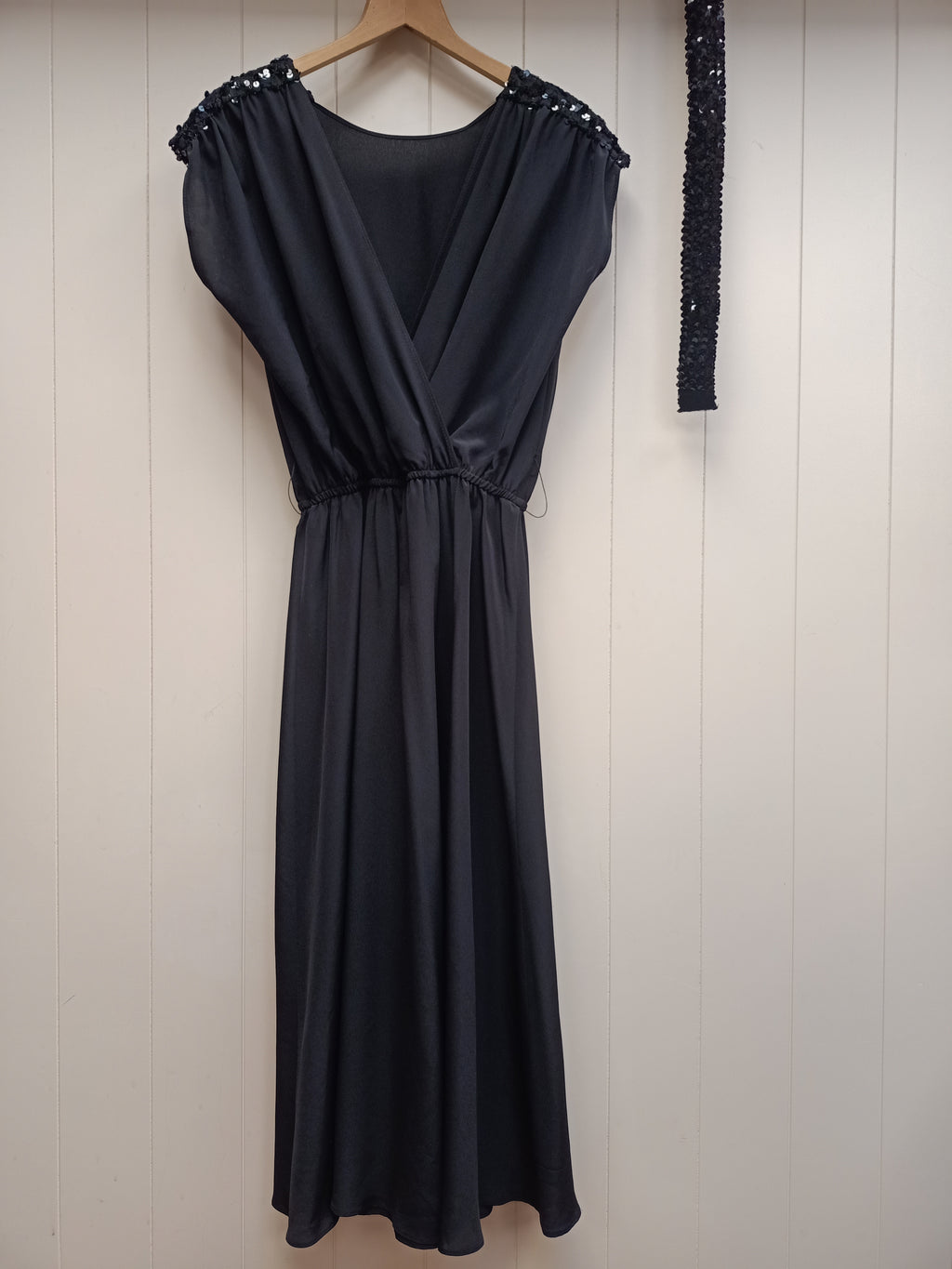 Vintage Chique Sequin Black Dress