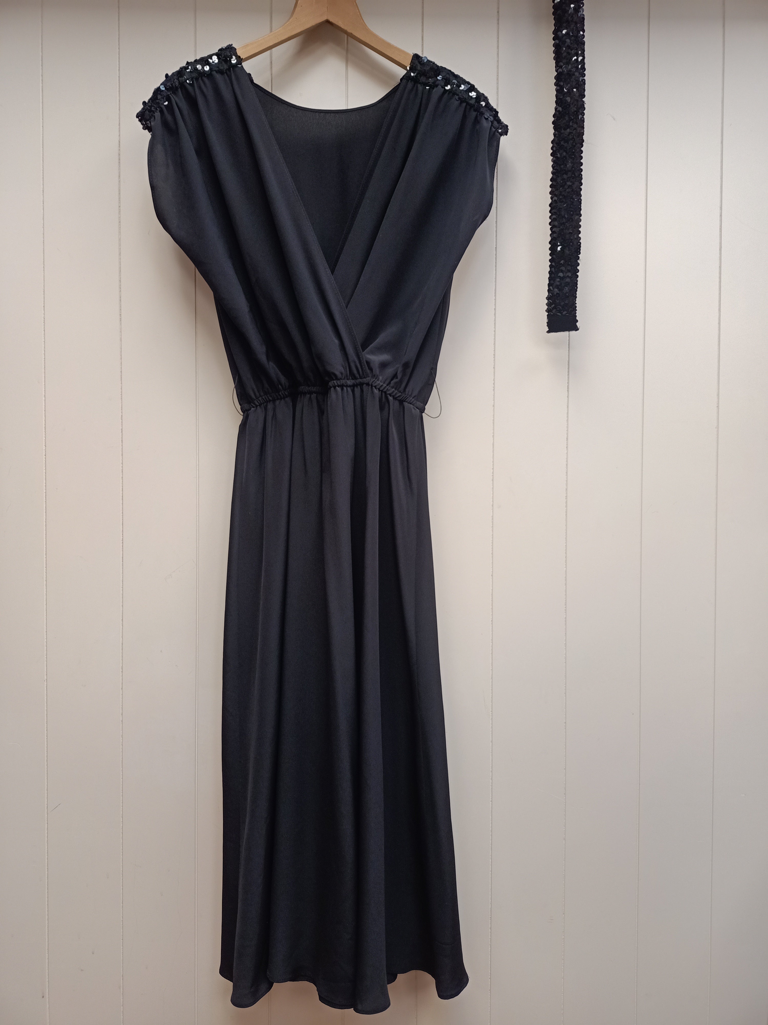 Vintage Chique Sequin Black Dress