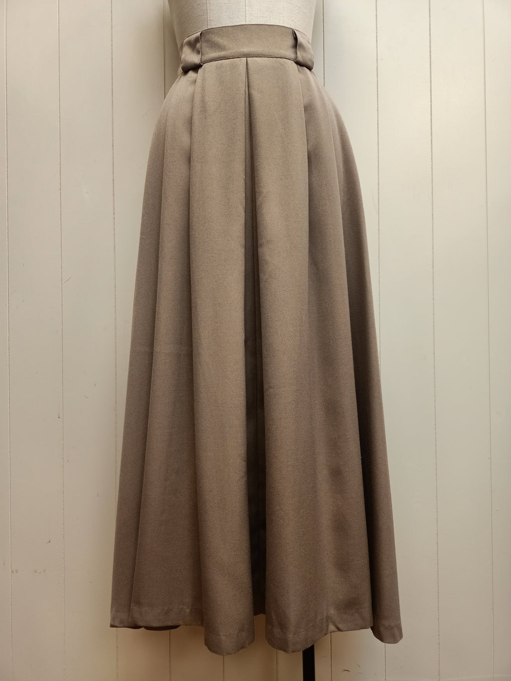 Vintage Directions Pleat Skirt