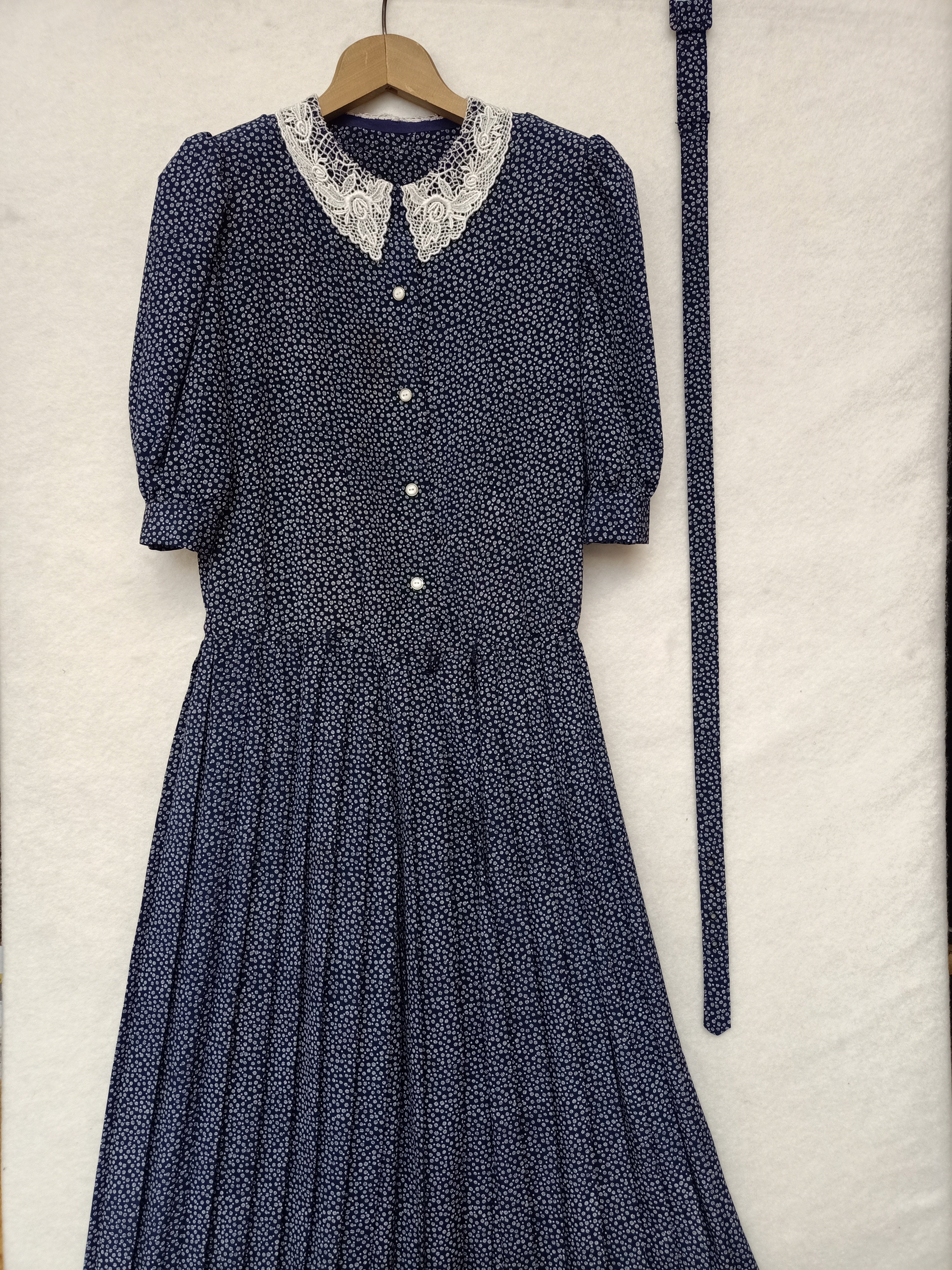 Vintage Lace Collar Floral Dress