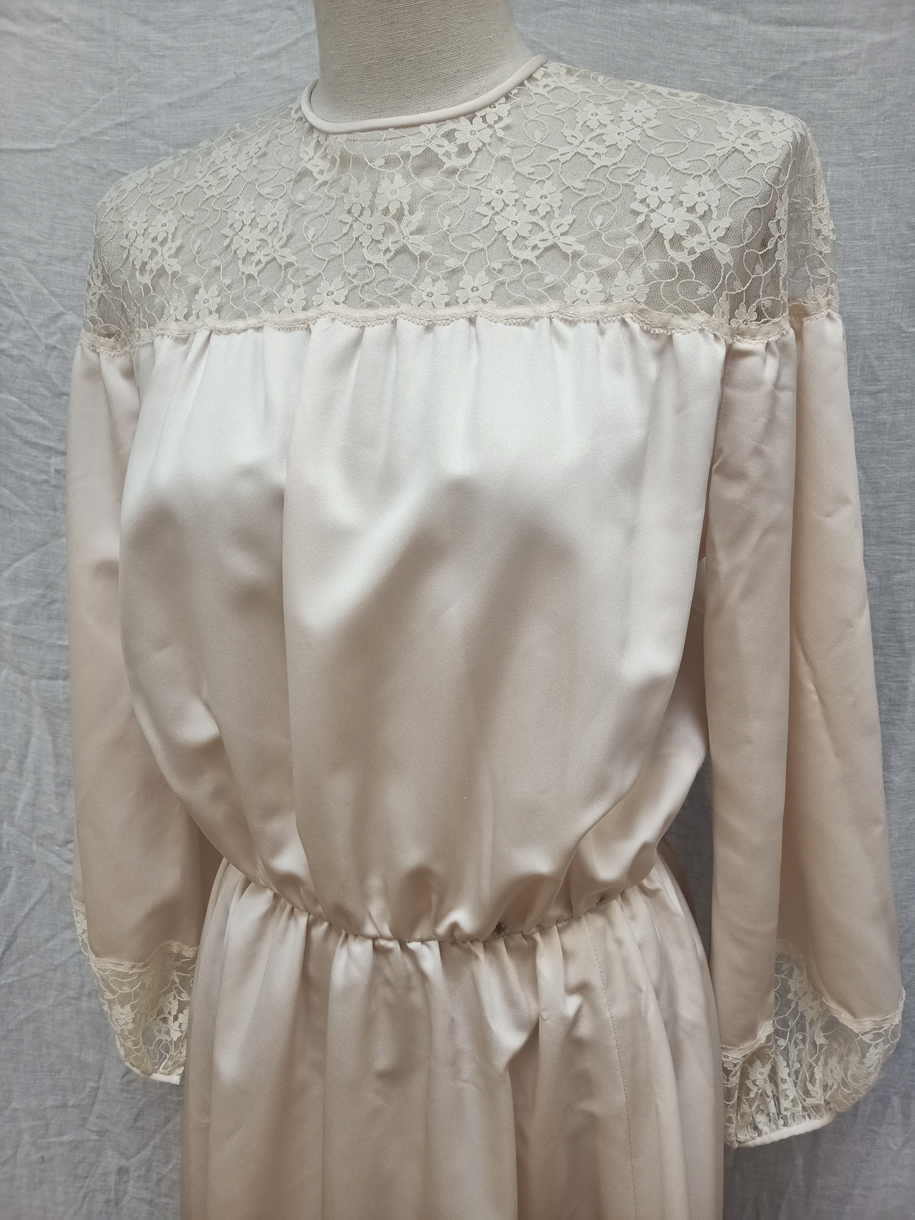 Retro Cream Lace Dress