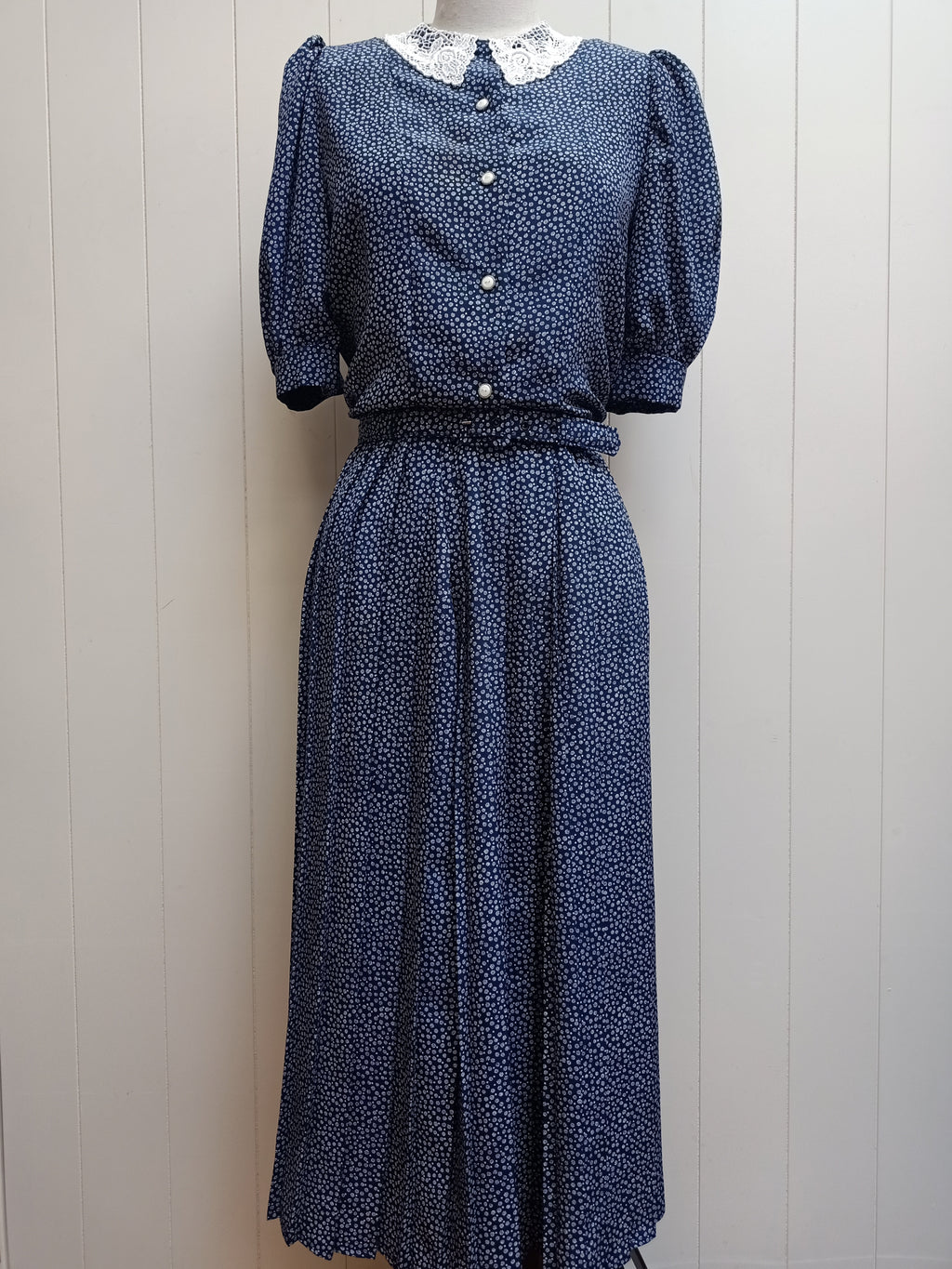 Vintage Lace Collar Floral Dress