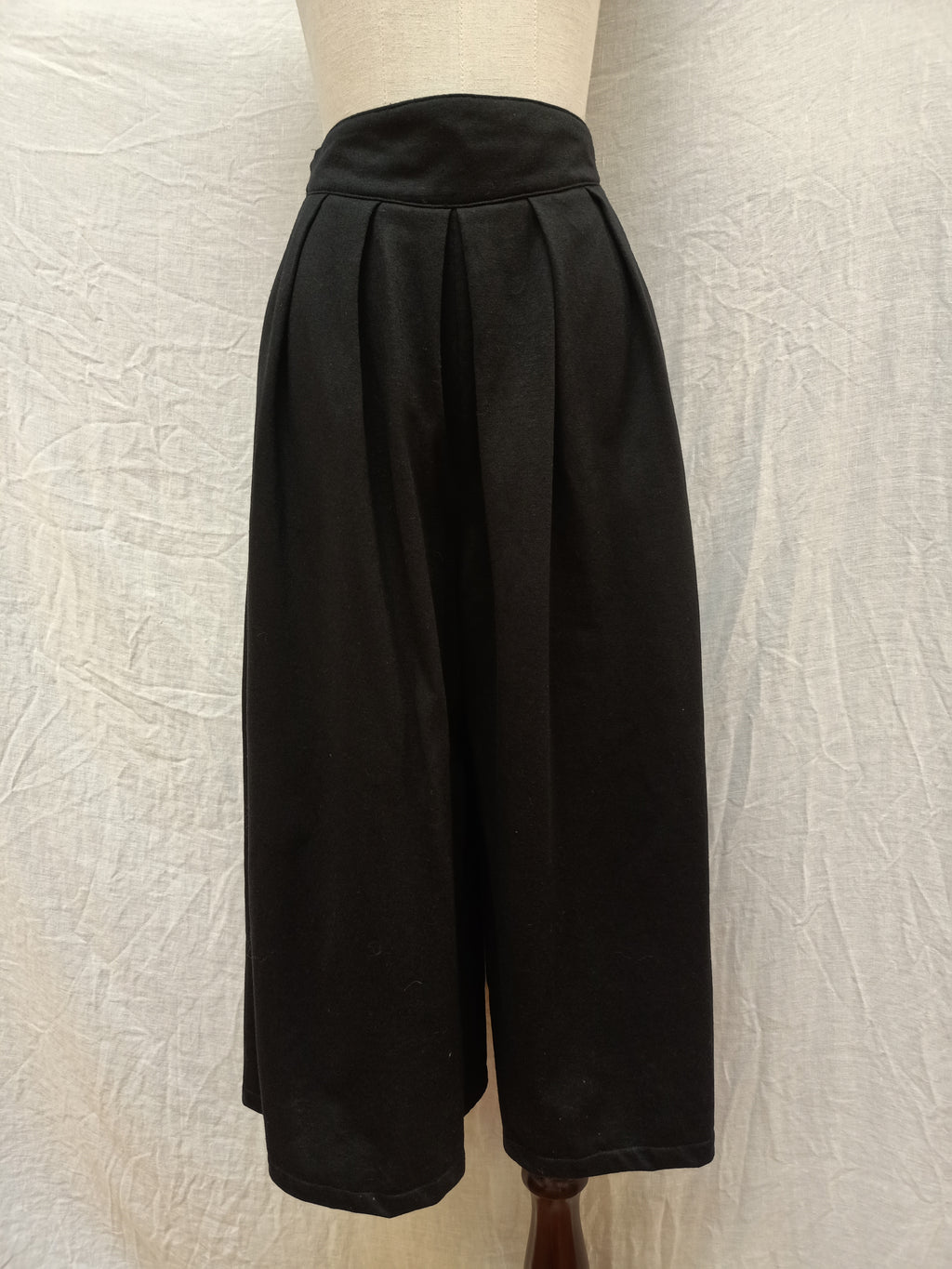 Retro Black Culotte Pants