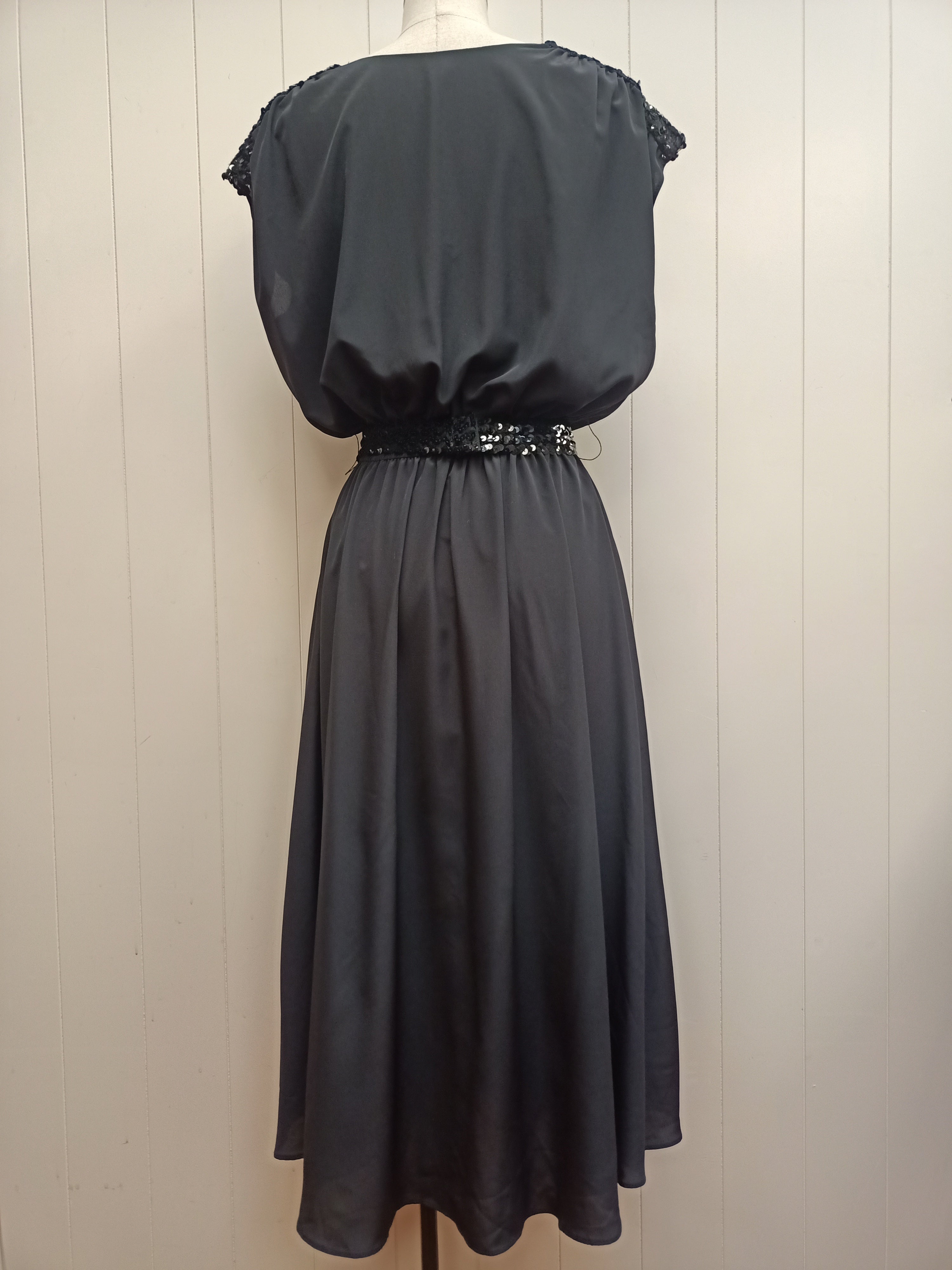 Vintage Chique Sequin Black Dress
