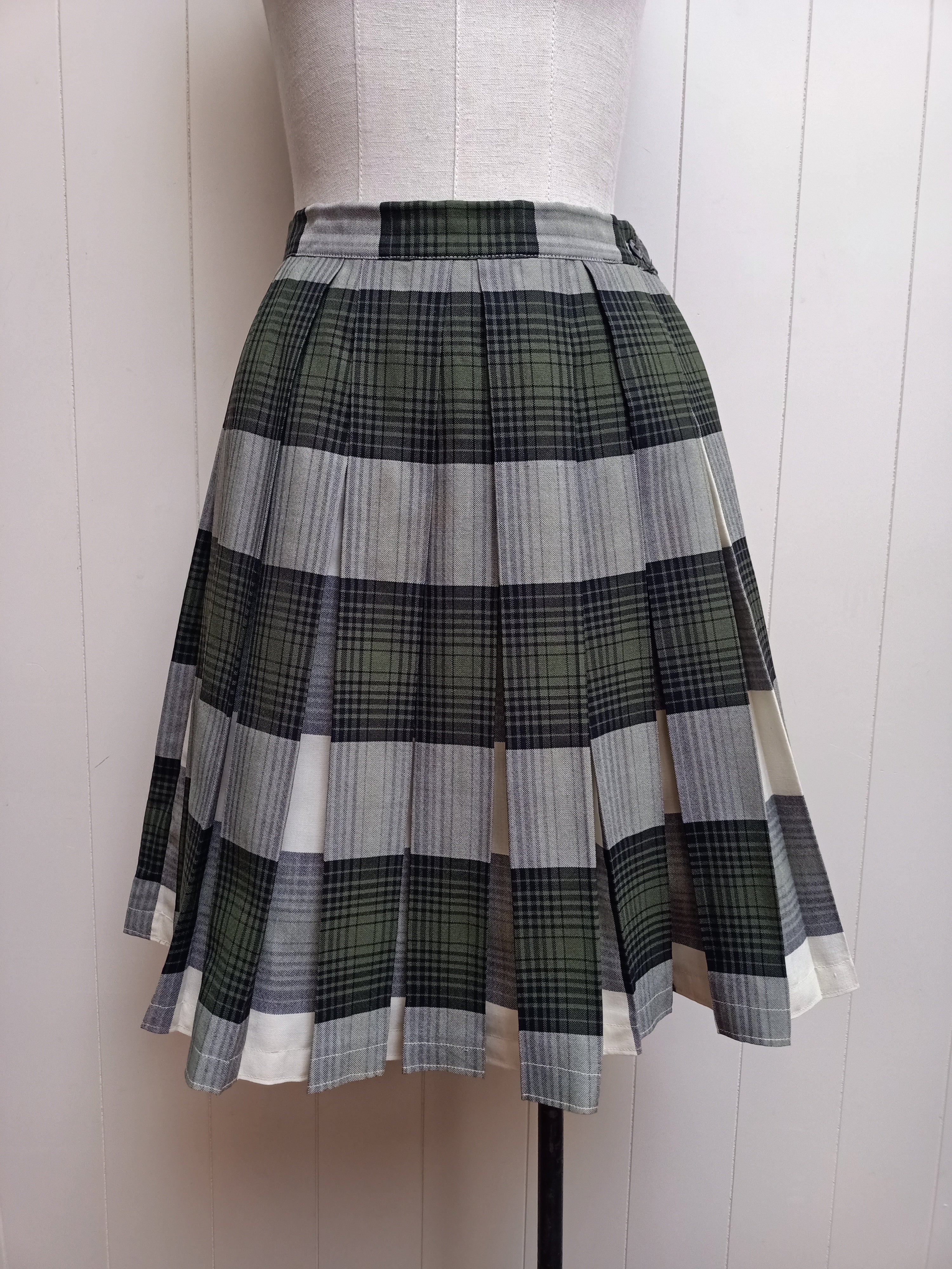 Vintage Jantzen Green Checkered Skirt