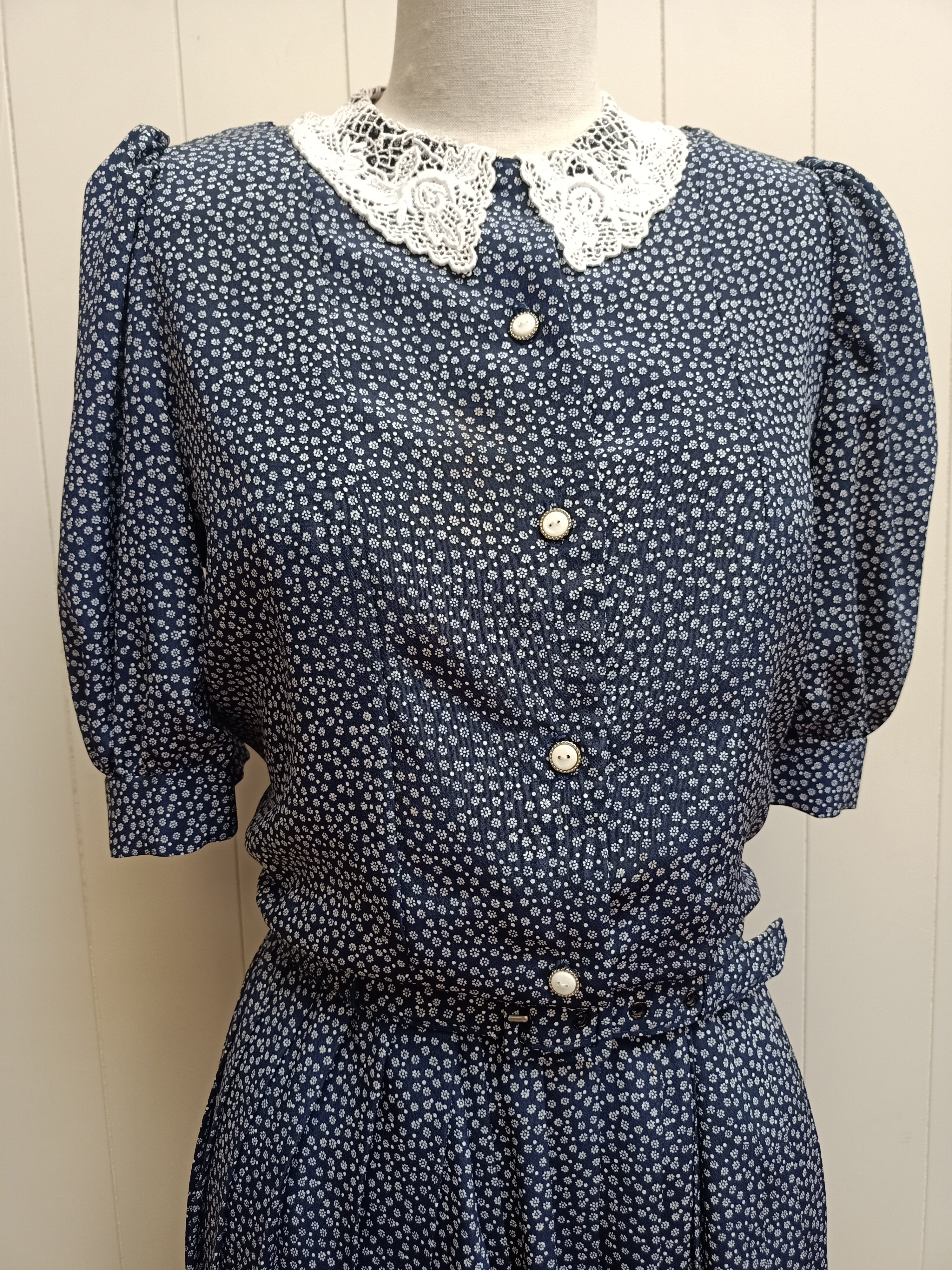 Vintage Lace Collar Floral Dress