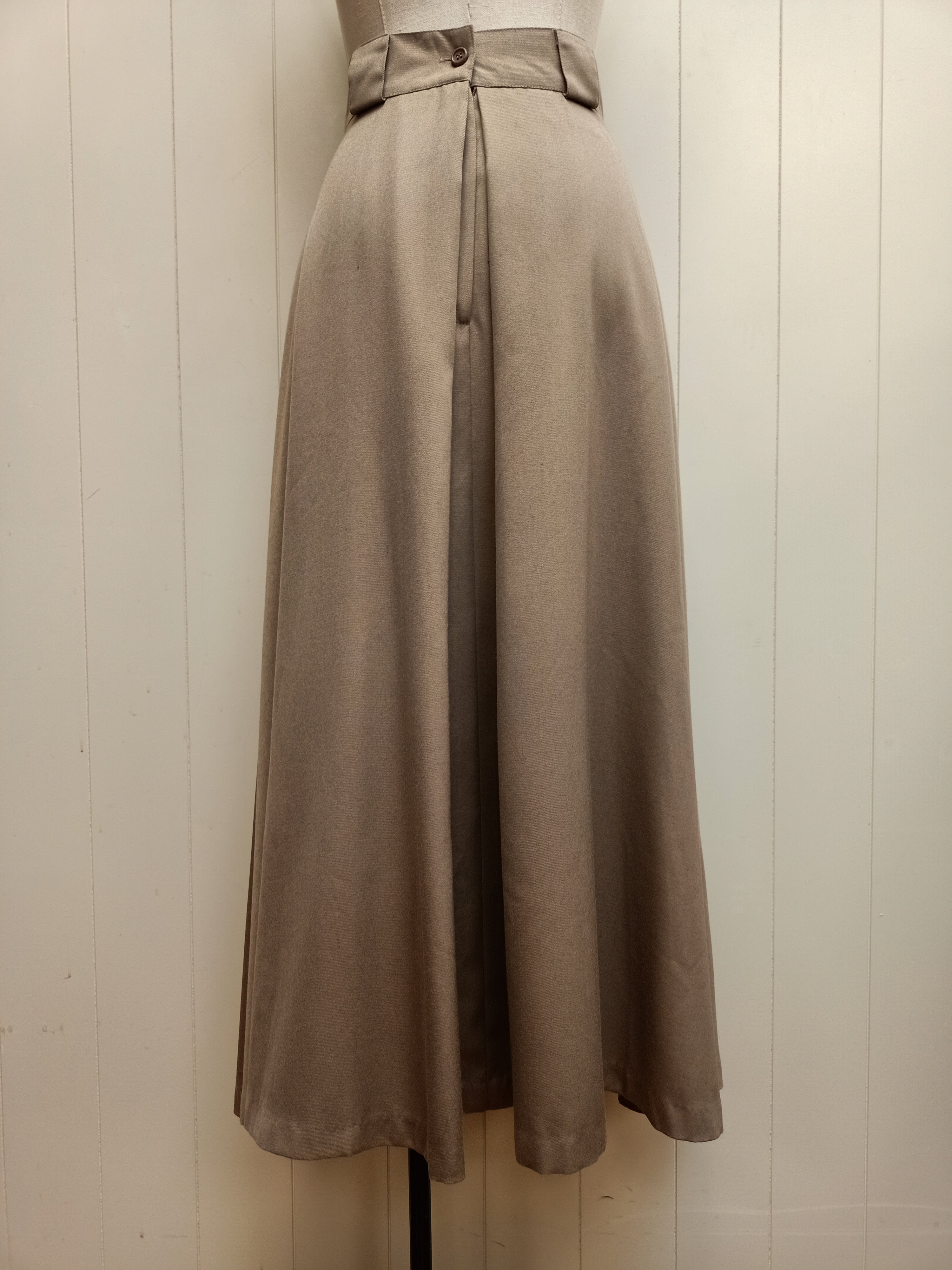 Vintage Directions Pleat Skirt
