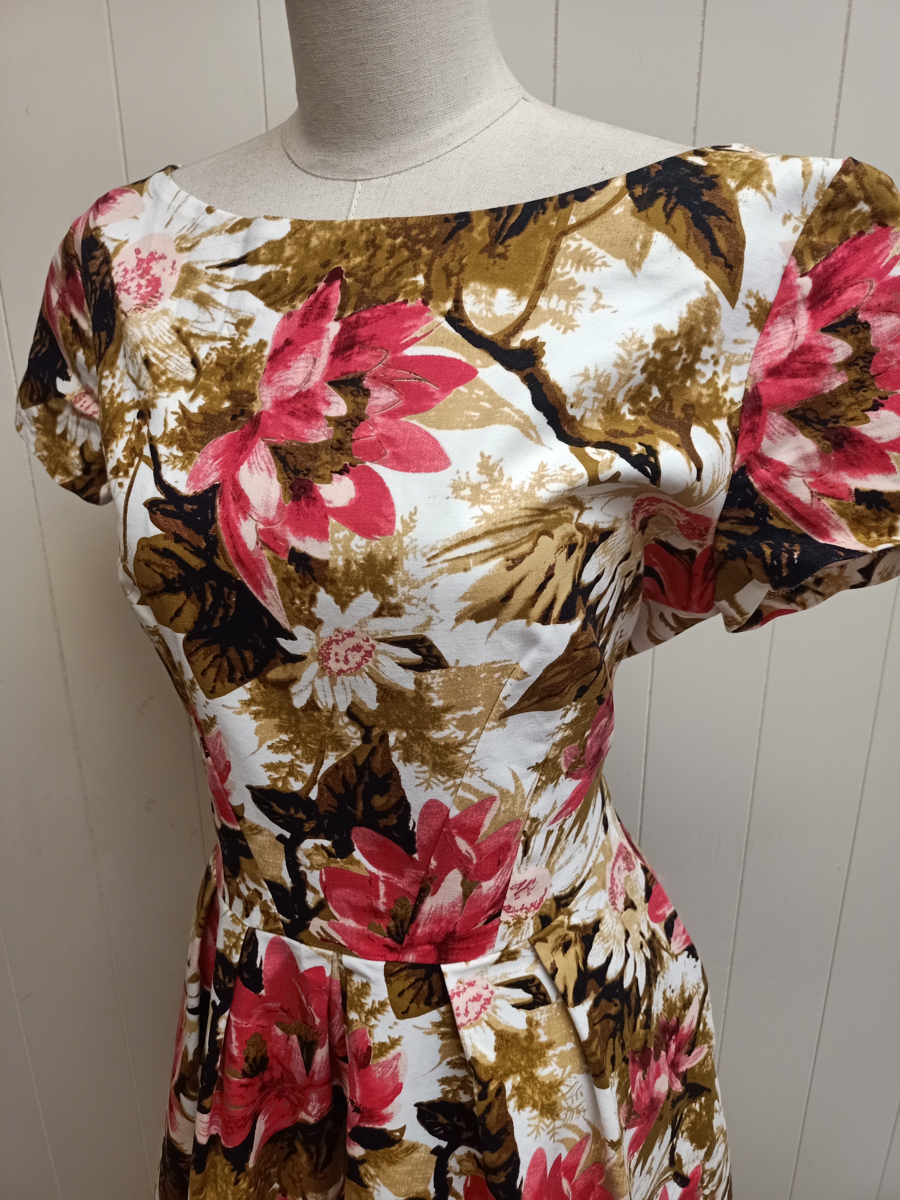 Vintage Boat Neck Lotus Dress