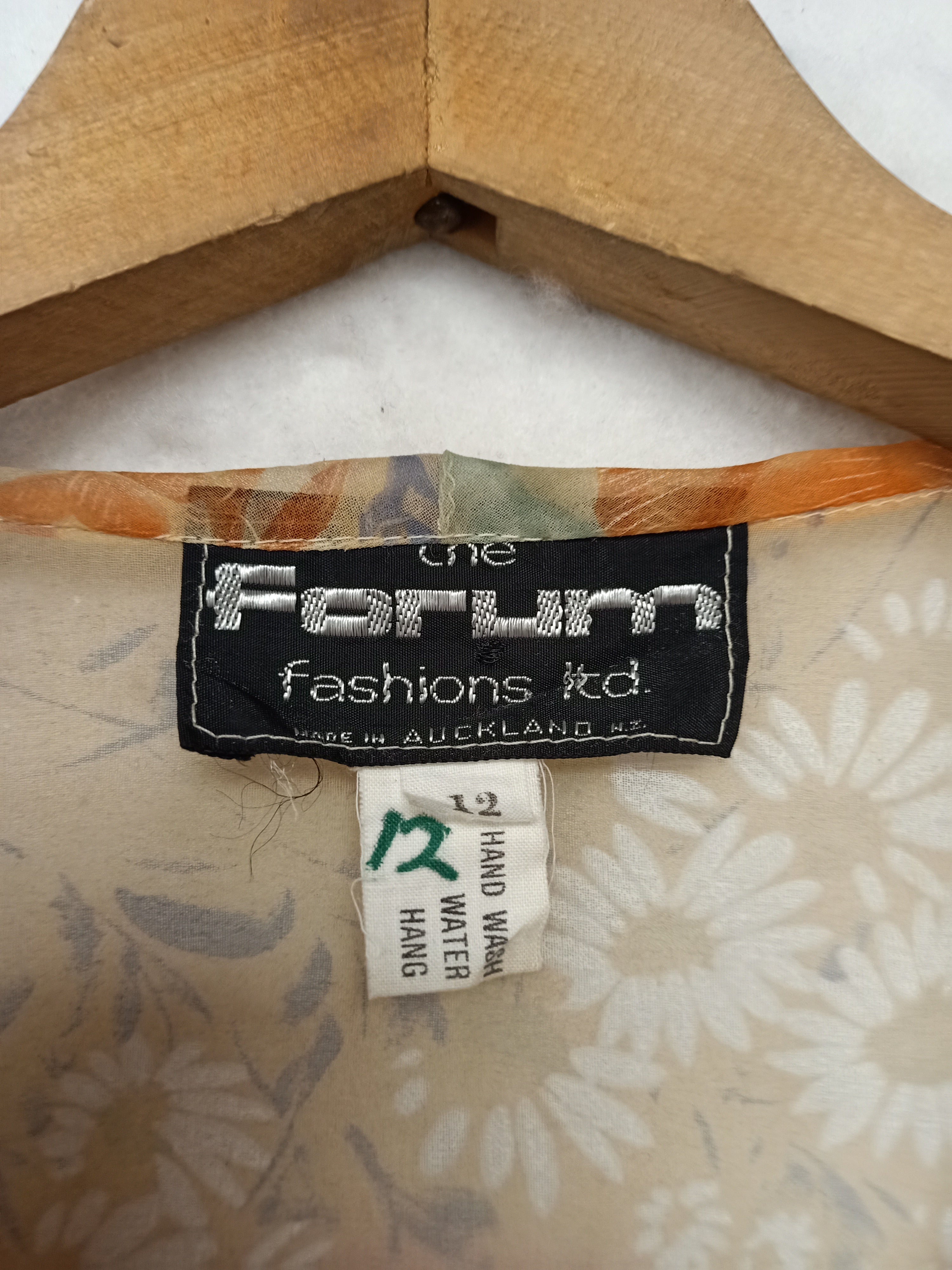 Vintage The Forum Cape