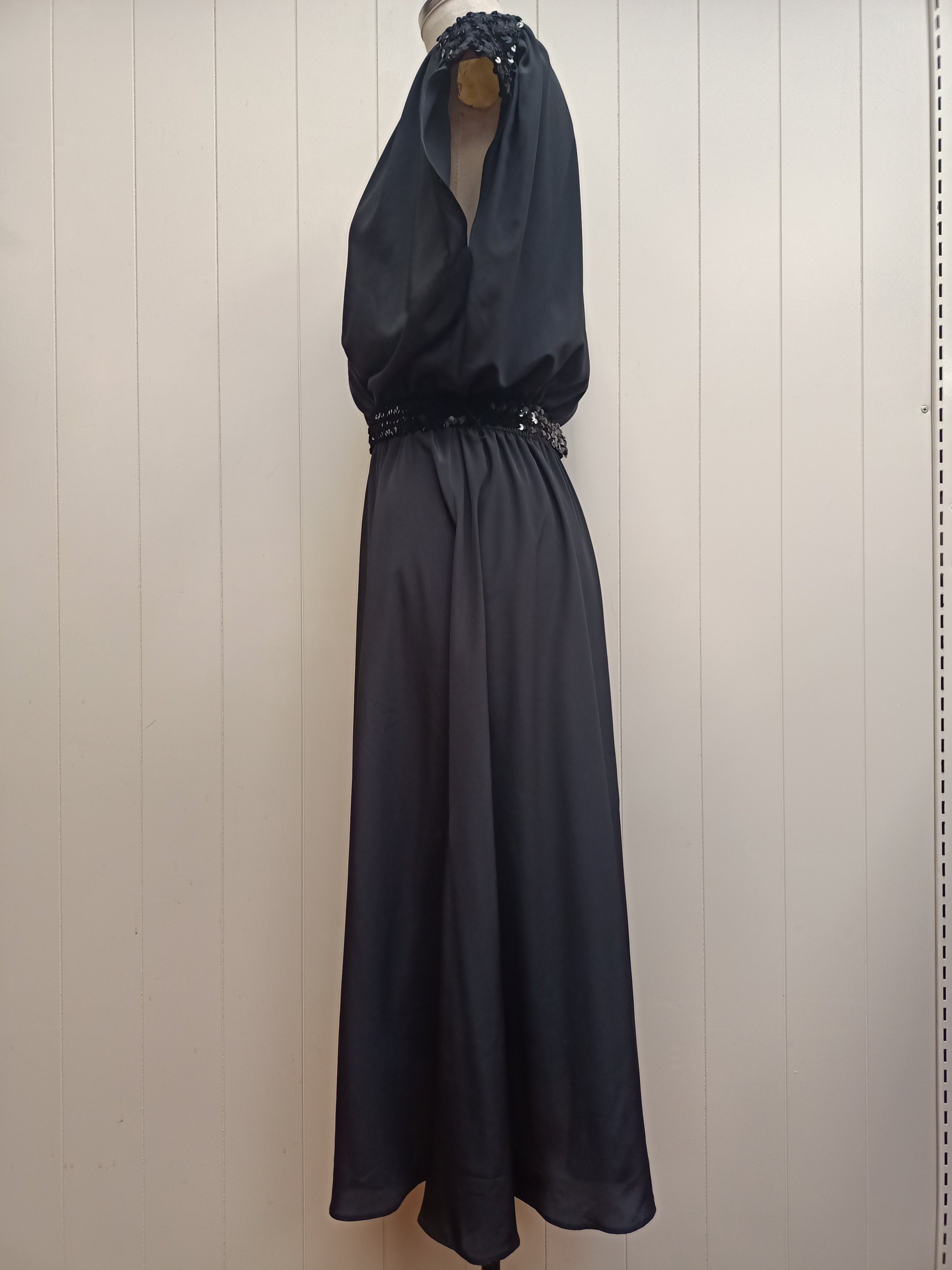Vintage Chique Sequin Black Dress