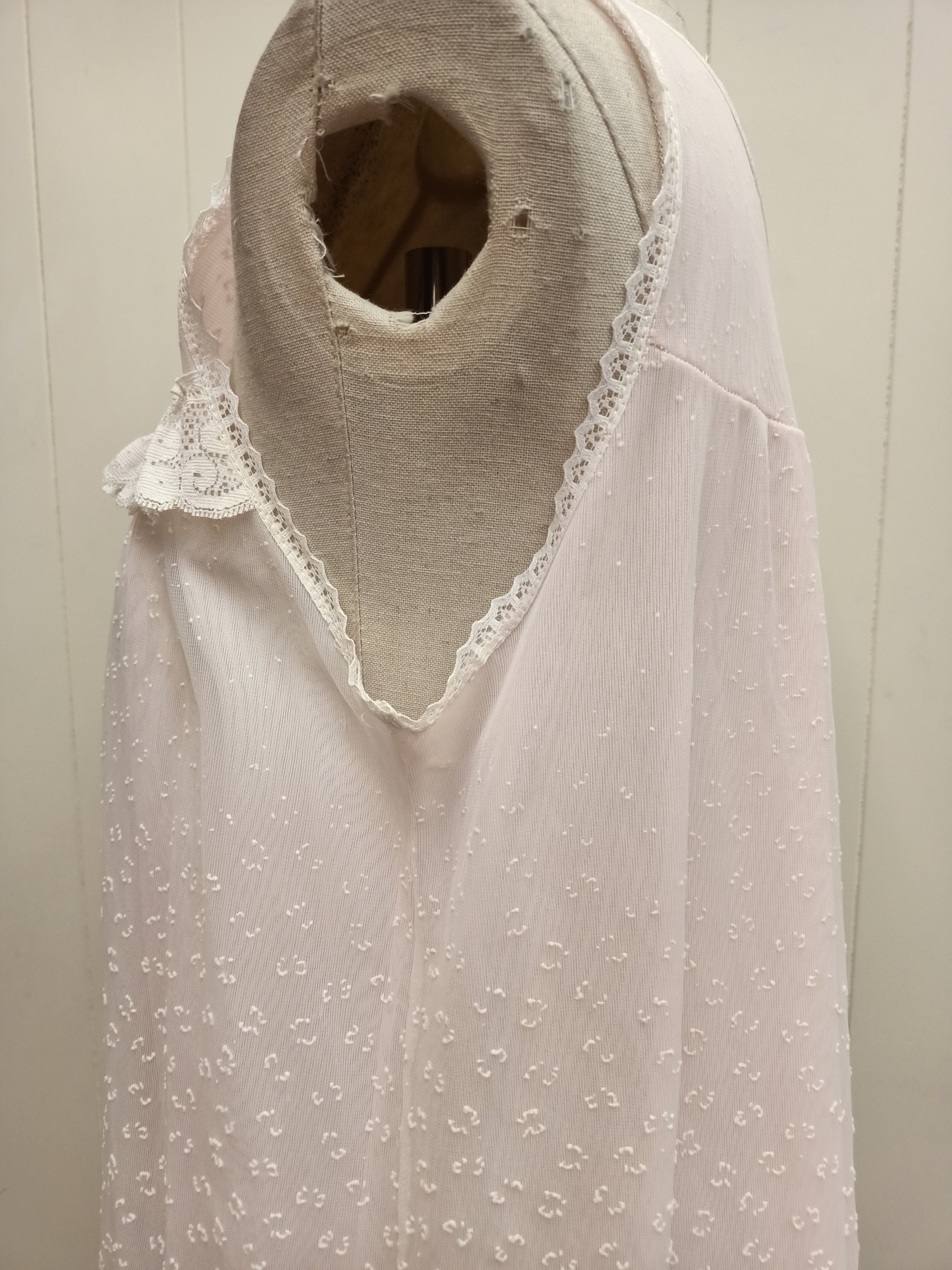 Vintage Leading Lady Nightie