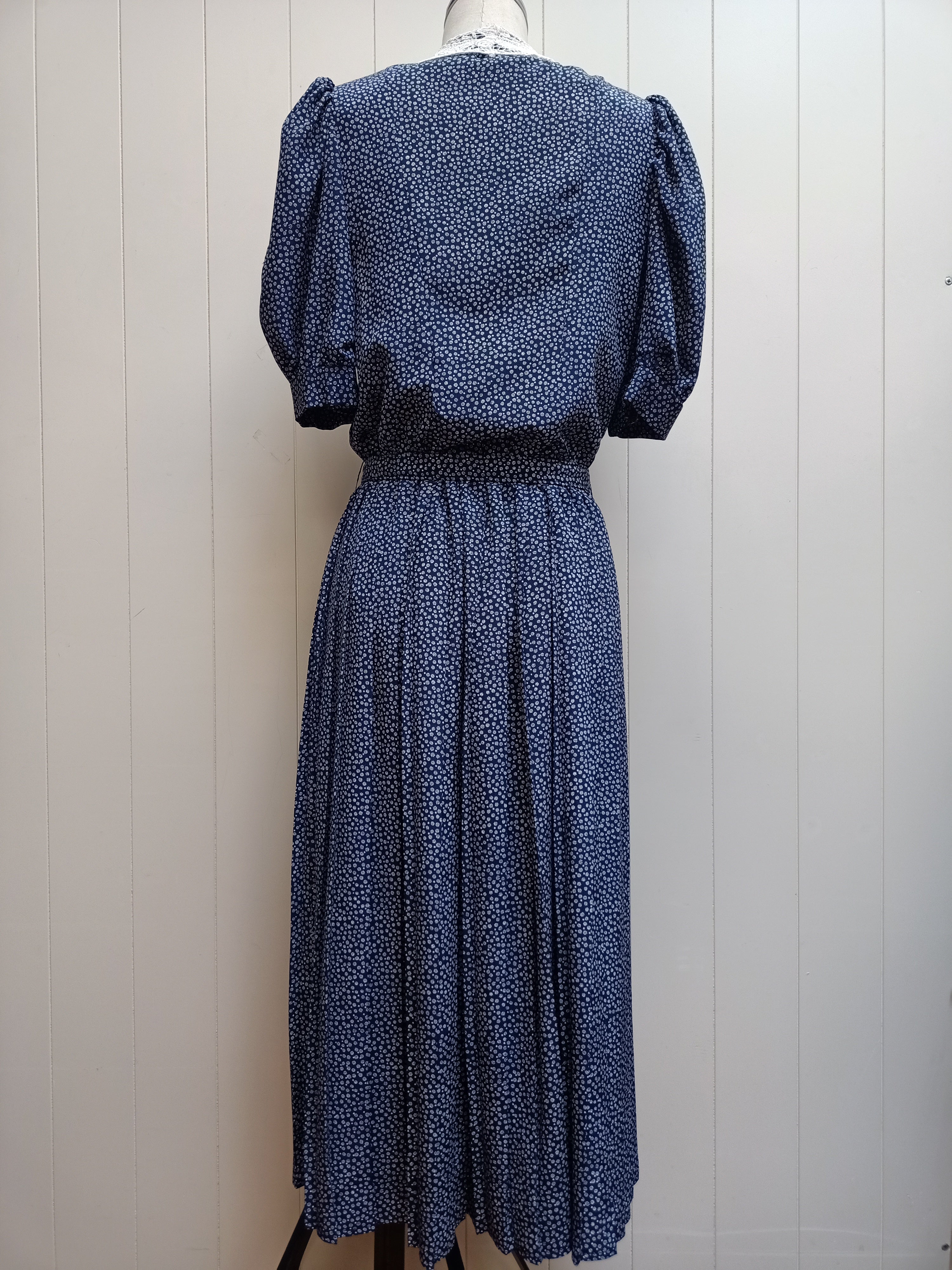 Vintage Lace Collar Floral Dress