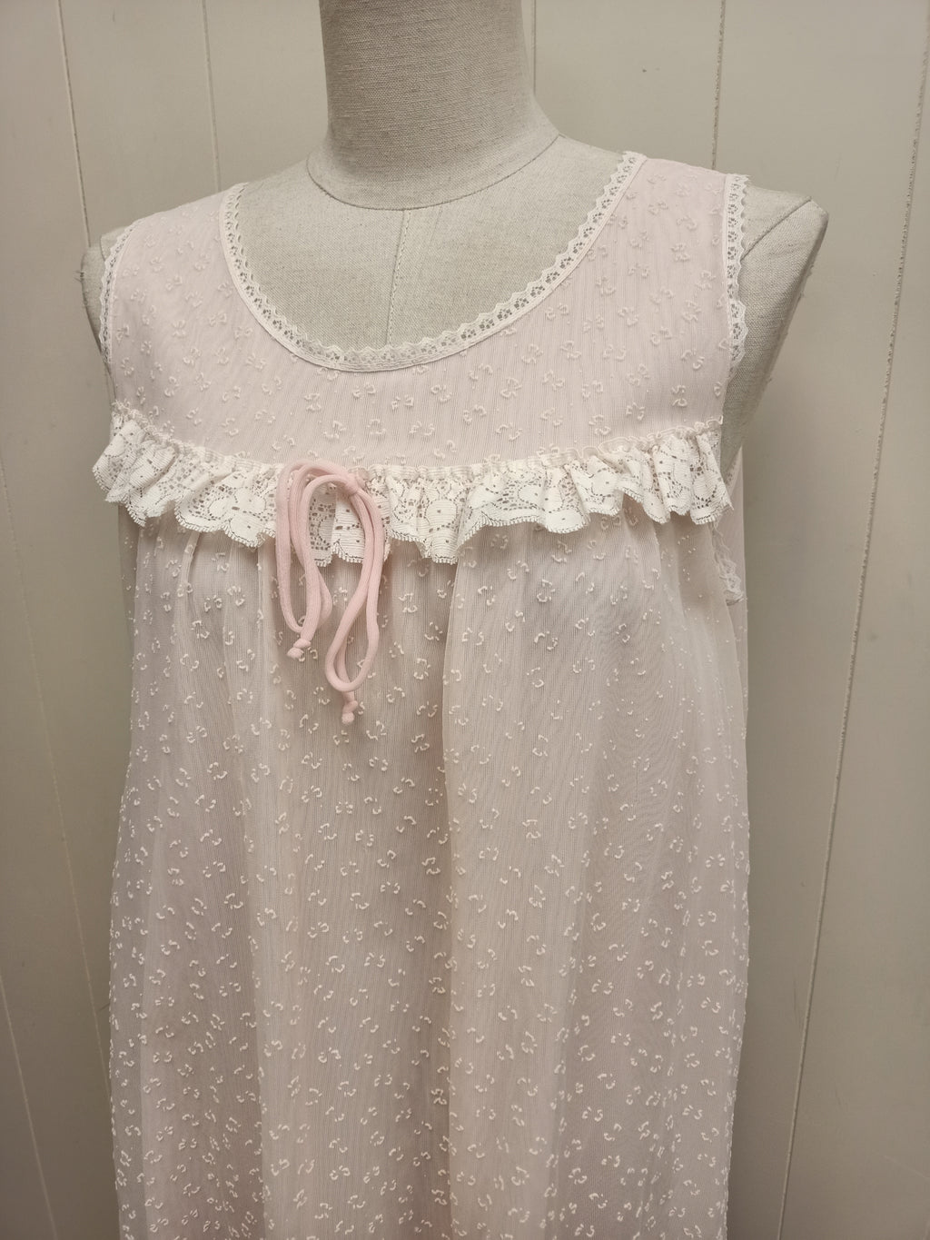 Vintage Leading Lady Nightie