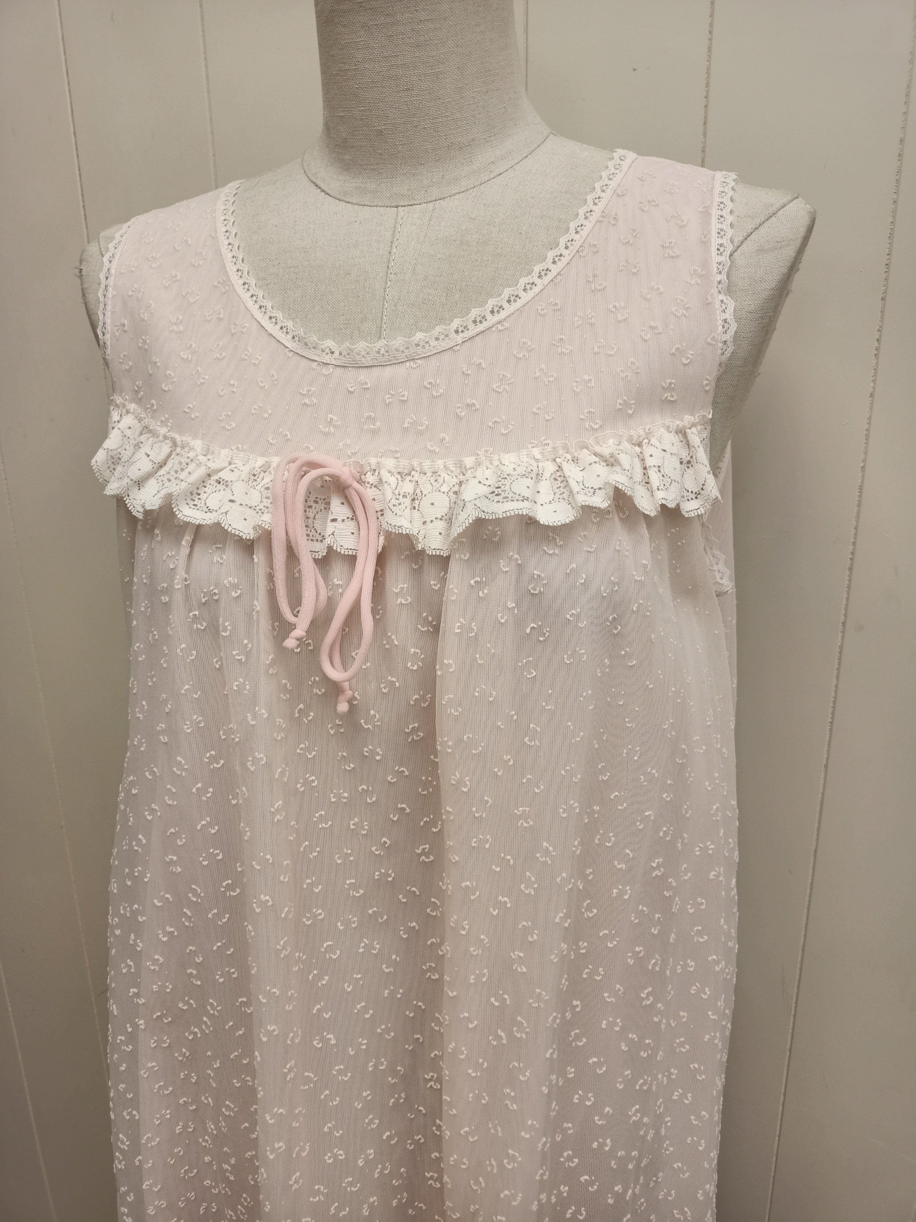 Vintage Leading Lady Nightie
