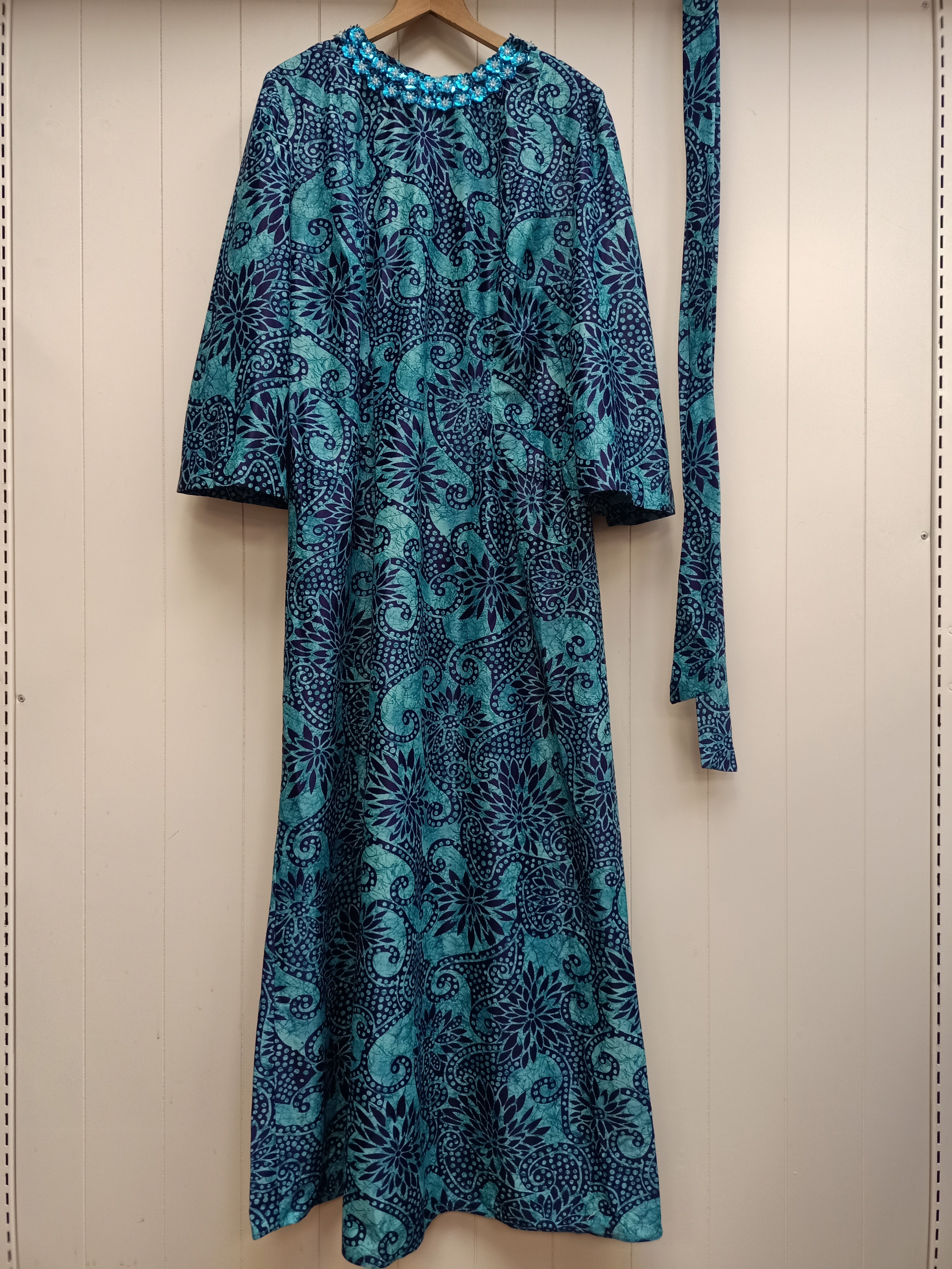 Vintage Floral Starburst Maxi Dress