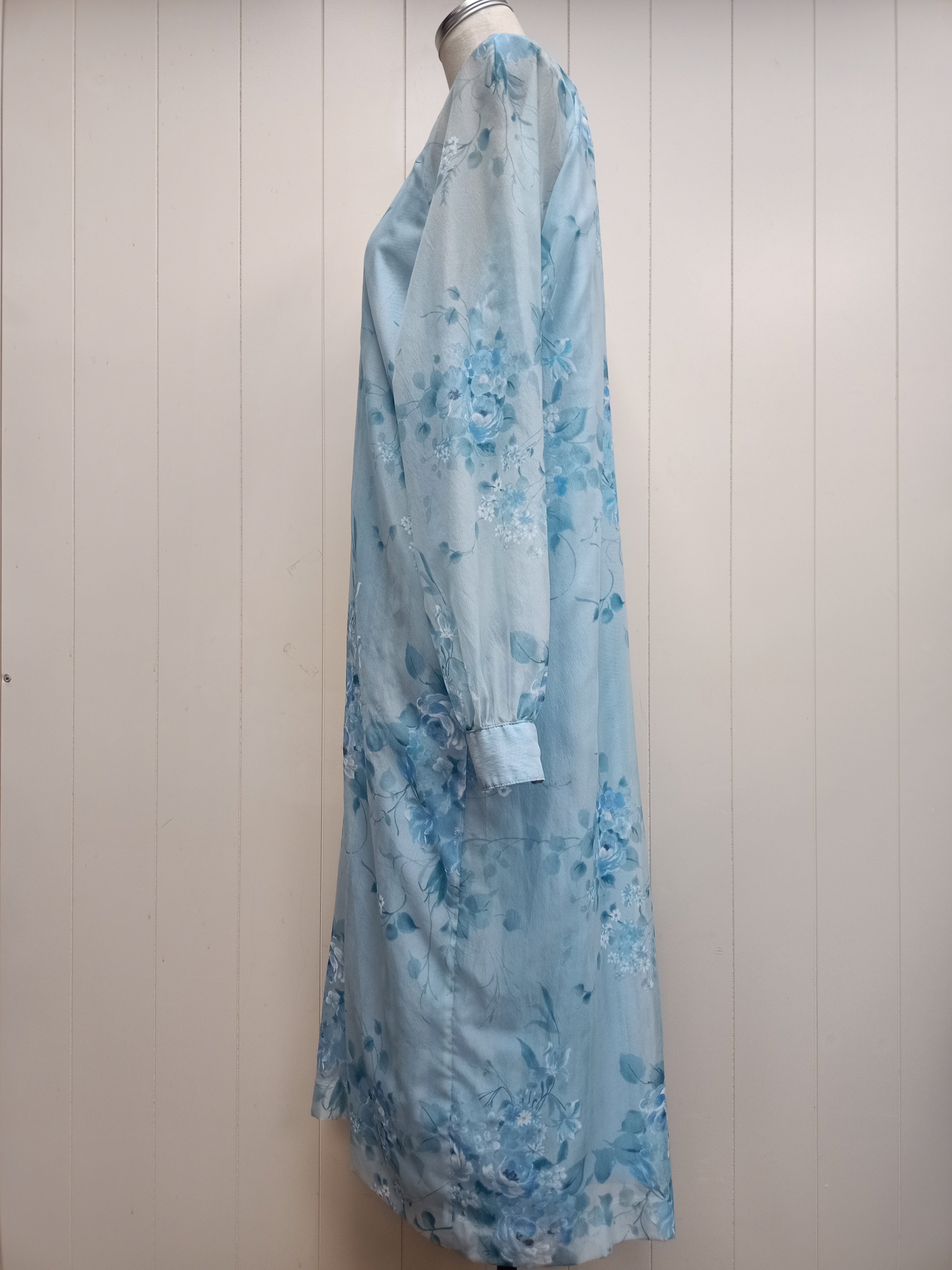 Vintage Blue Floral Mandarin Collar Dress