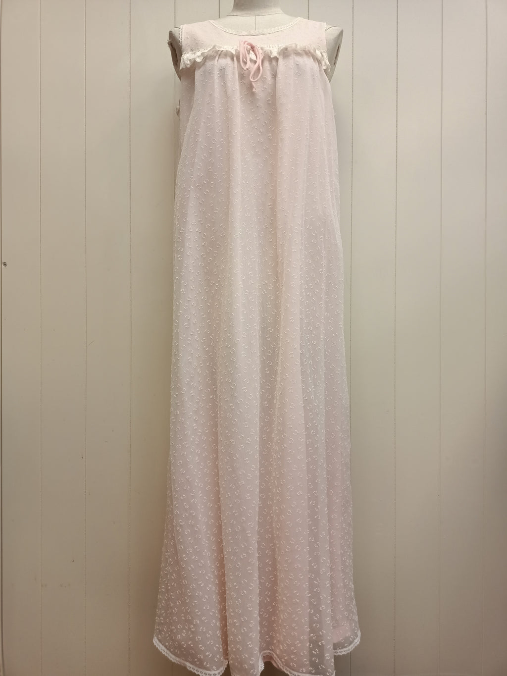 Vintage Leading Lady Nightie