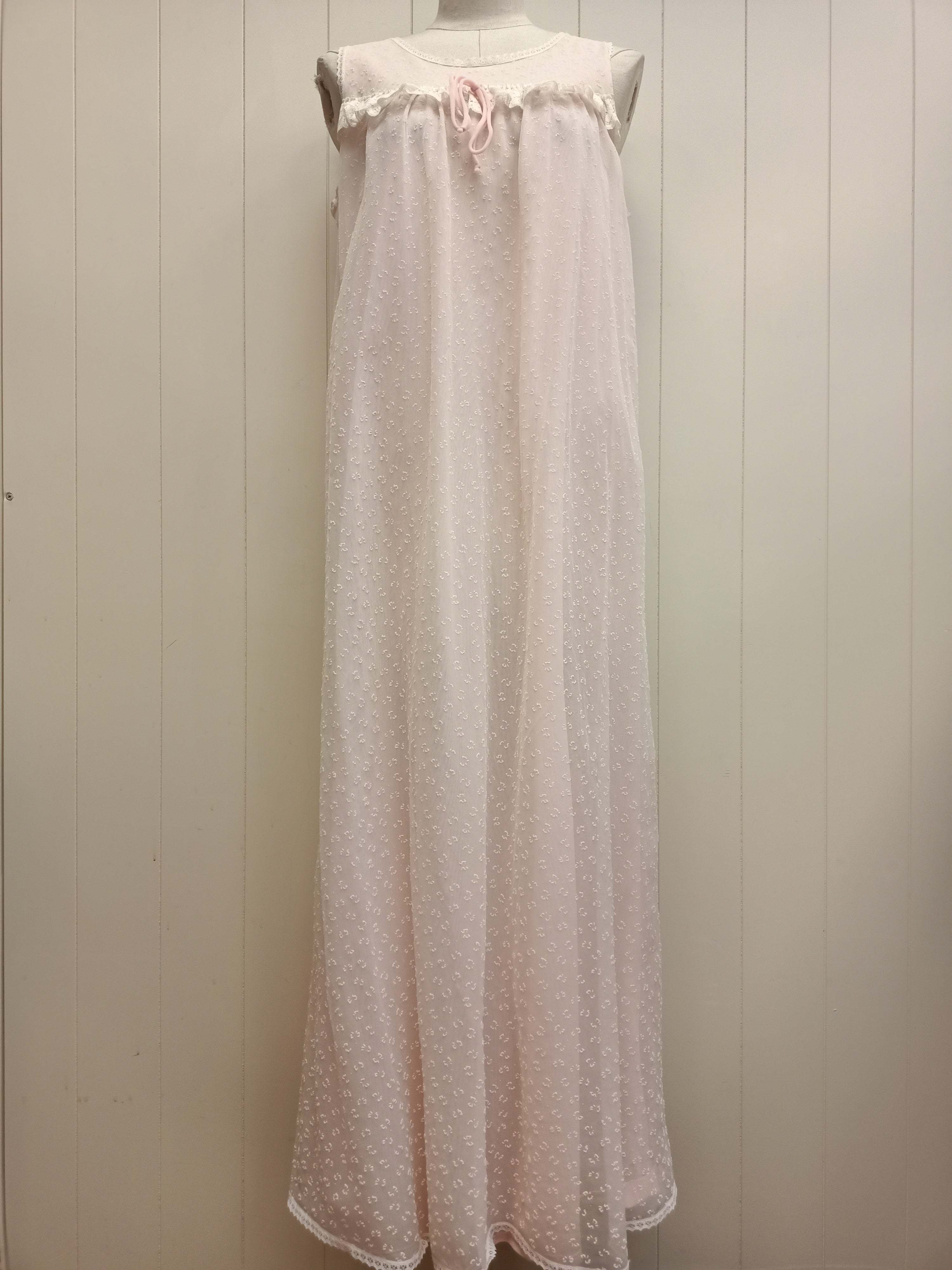Vintage Leading Lady Nightie