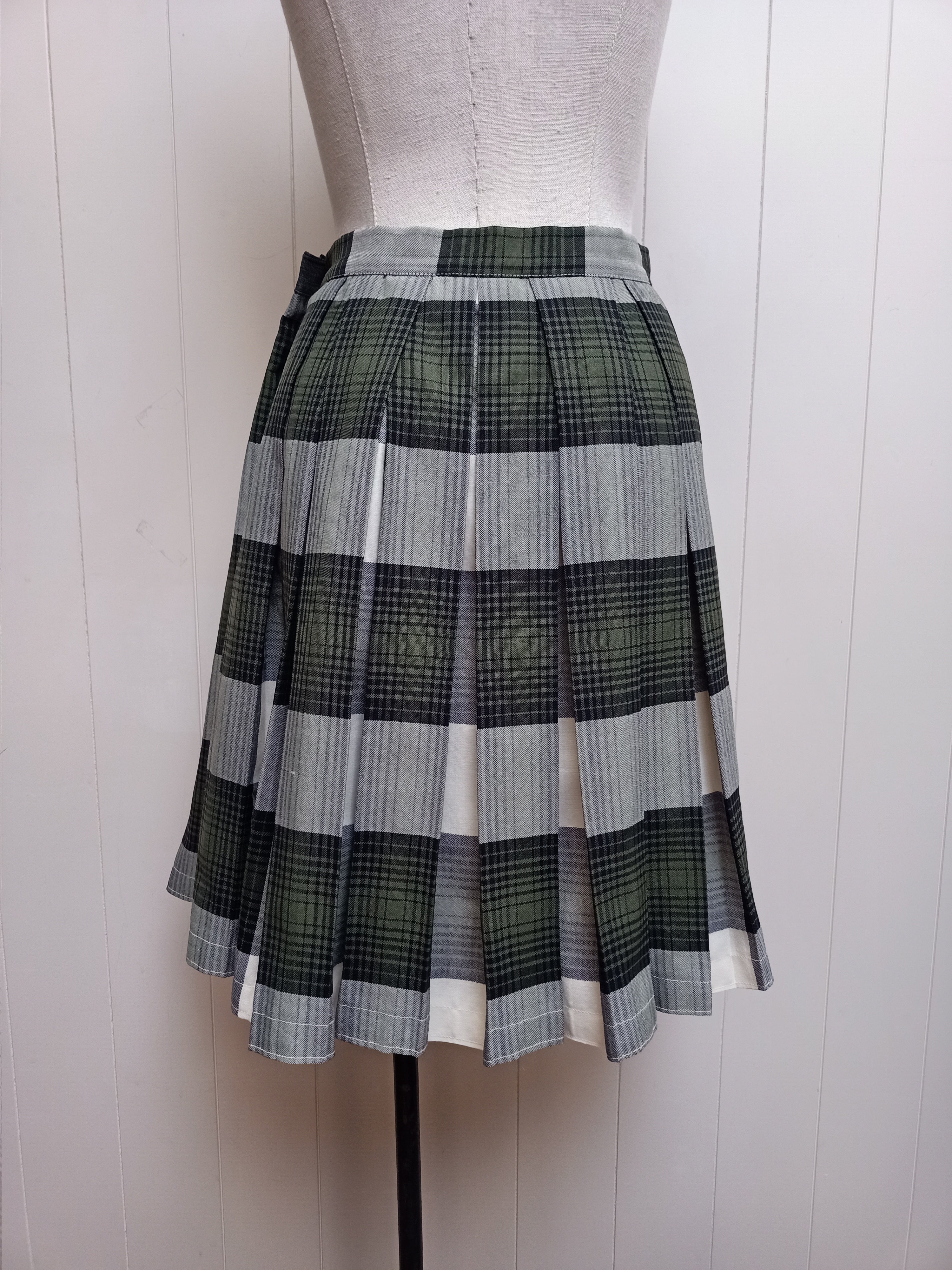 Vintage Jantzen Green Checkered Skirt