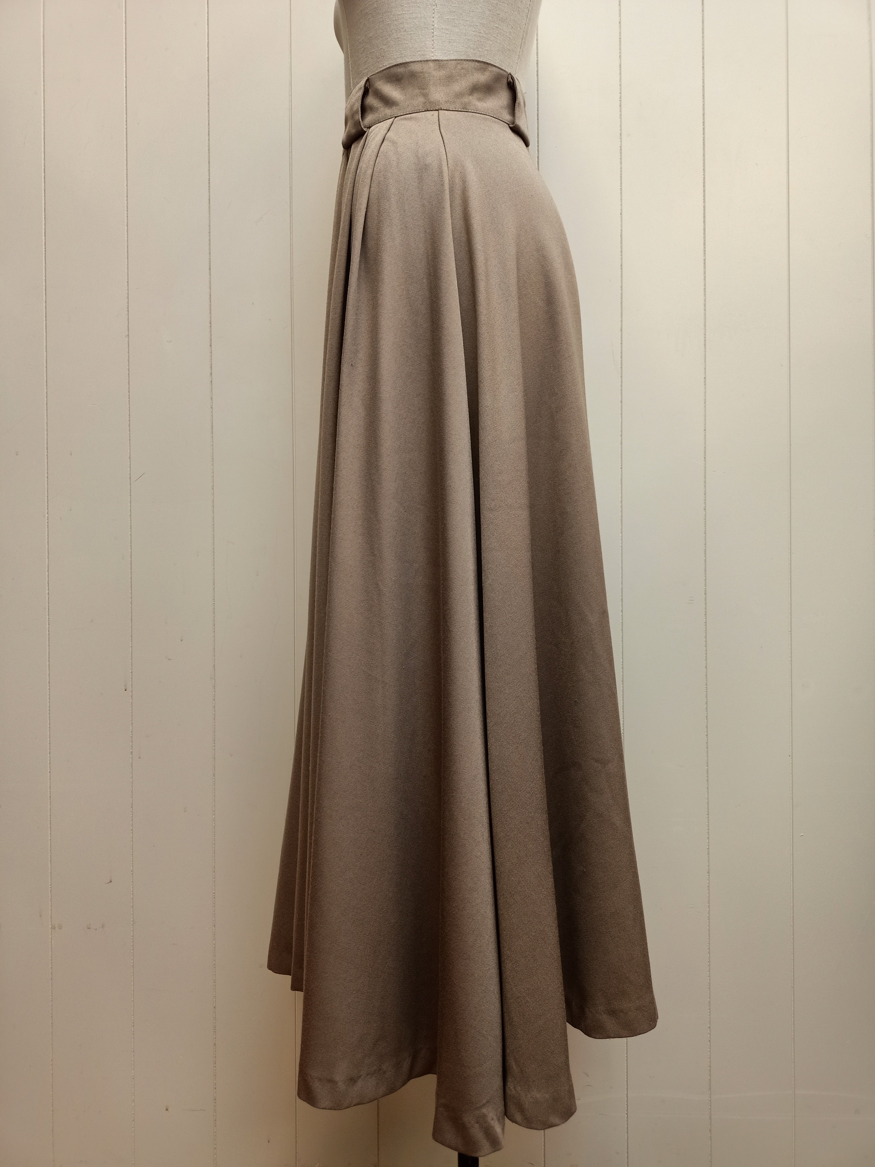 Vintage Directions Pleat Skirt