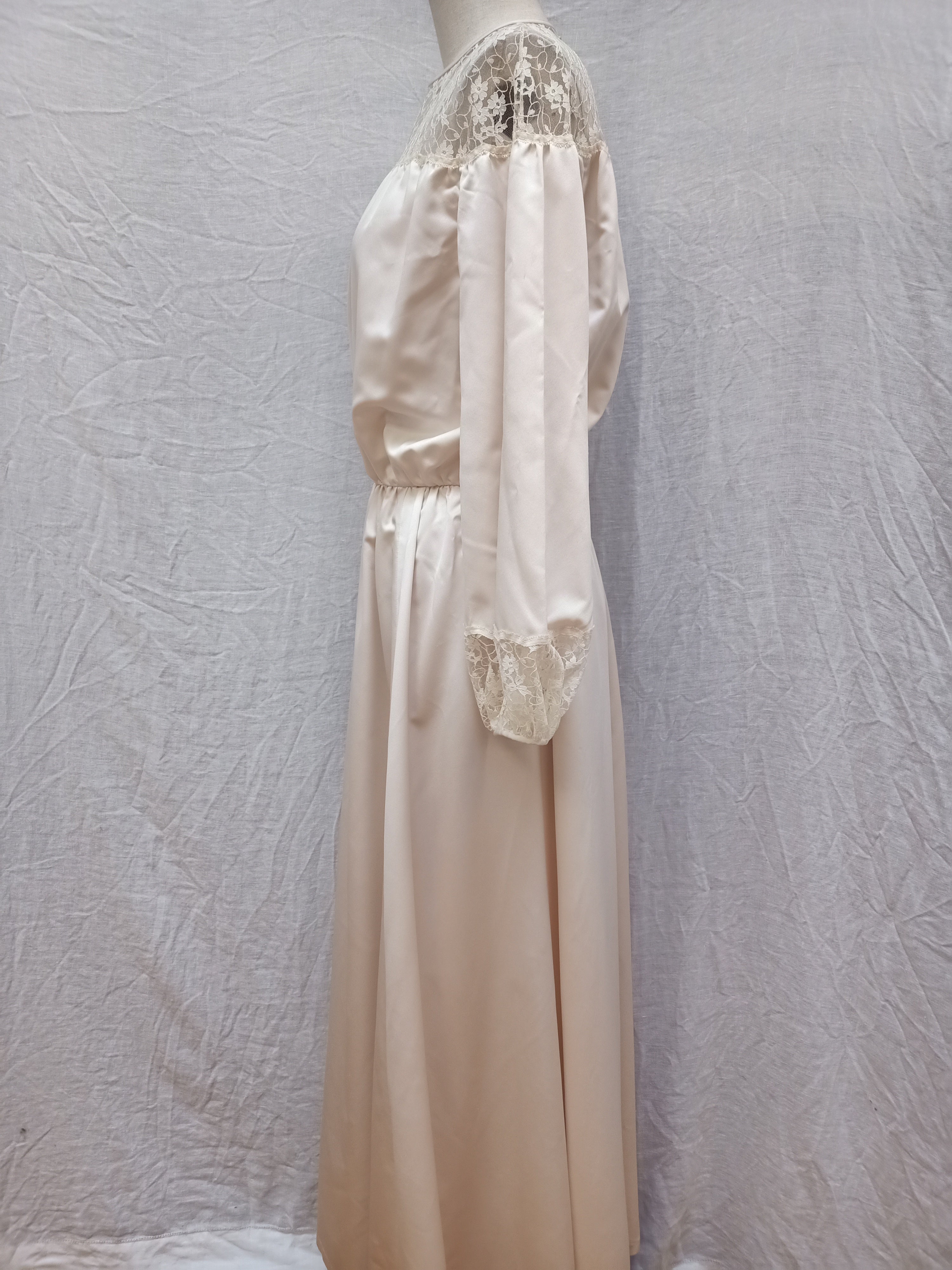 Retro Cream Lace Dress