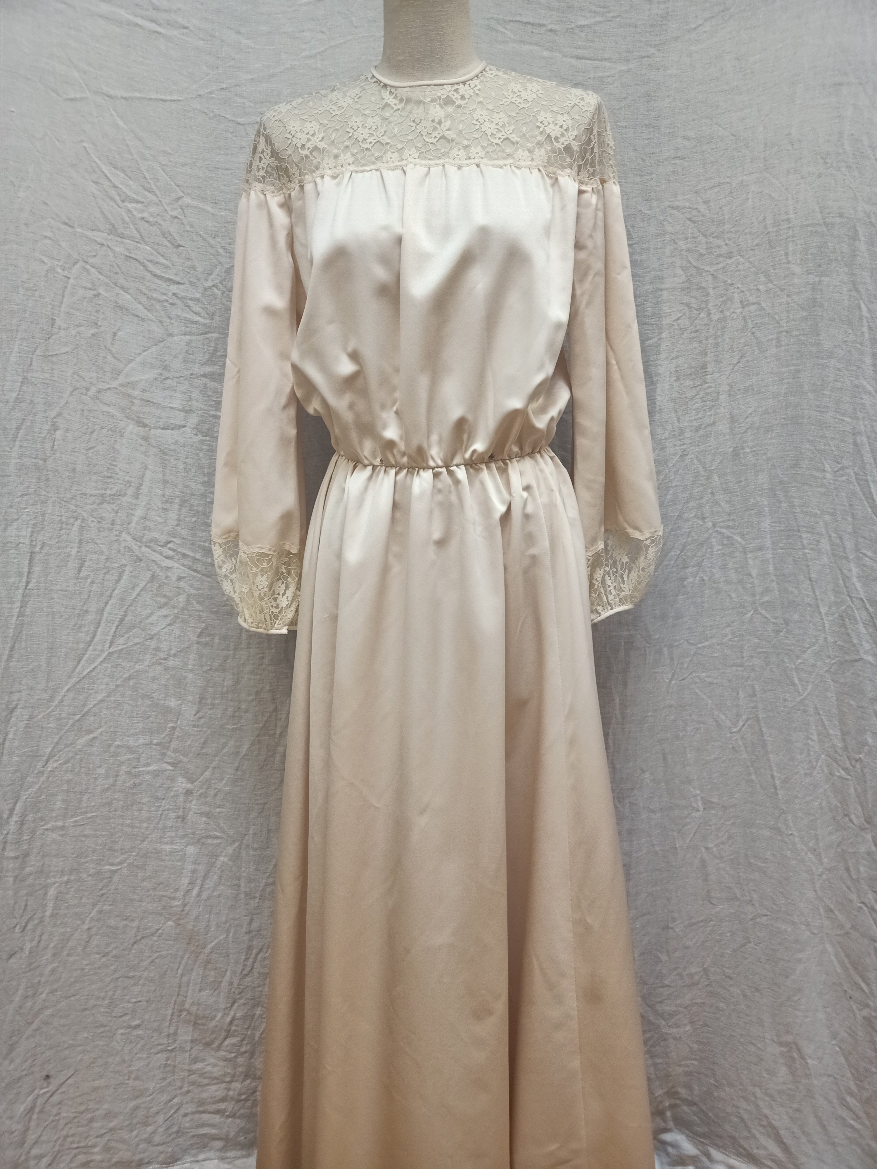 Retro Cream Lace Dress