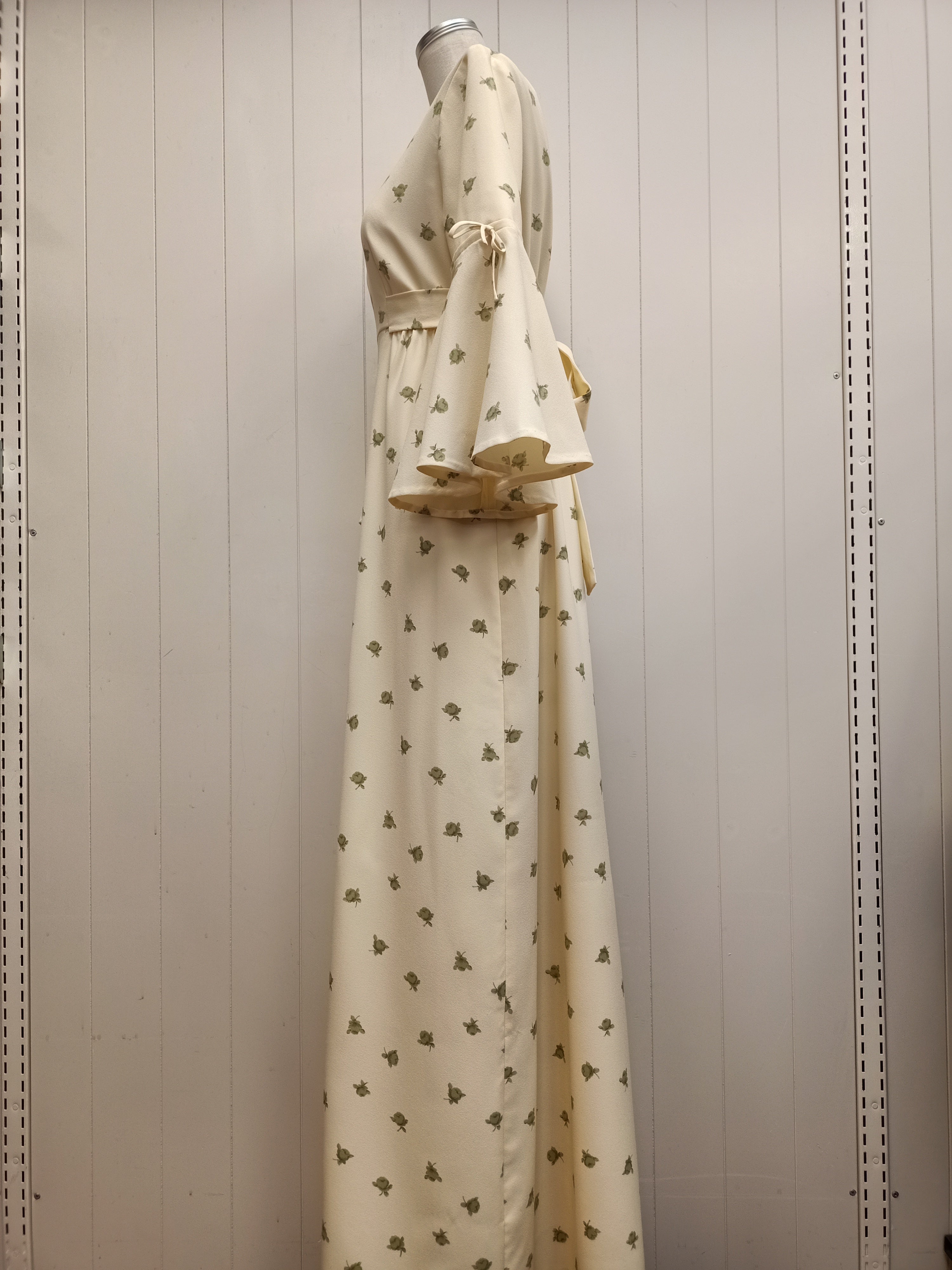 Vintage Green Roses Maxi Dress